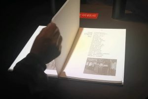 �����﷭���ͶӰ���ӷ���-��ӷ���ϵ�y-չ�d����һ�w�C�O��